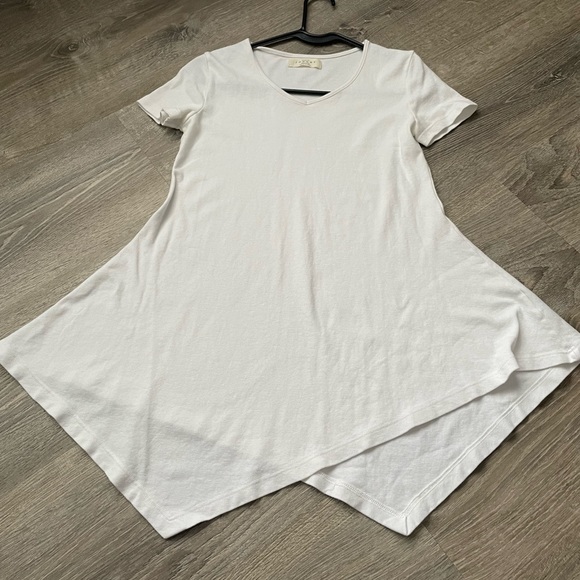 Made By Johnny Medium Fit and Flare White Tunic Top - Picture 2 of 4